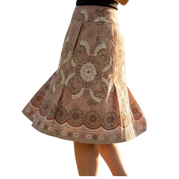 LOFT Dresses & Skirts - LOFT Cotton Fully Lined Floral Patterned Skirt in Brown/Cream/Reds Size 2P
